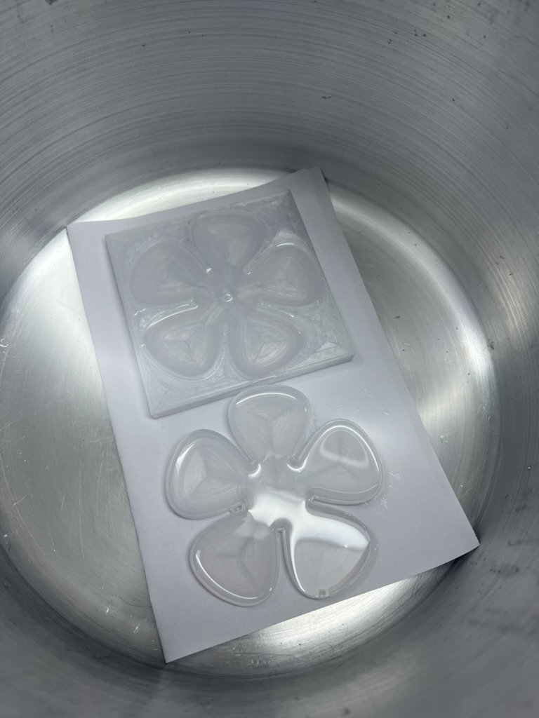 The two pieces of the 3d printed mold
