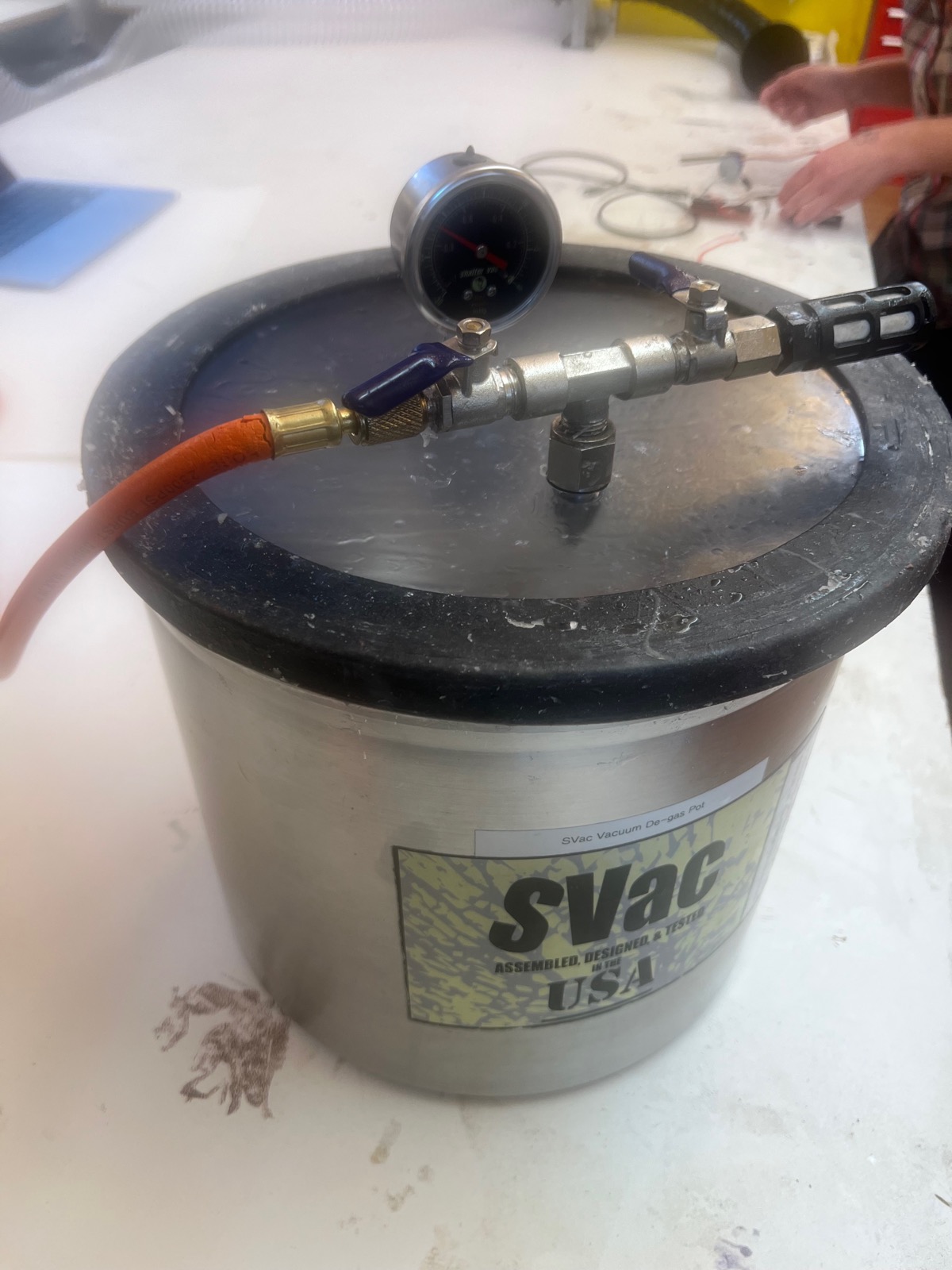 Vacuum pot used for casting