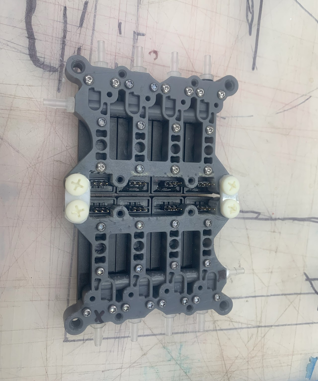 Final manifold assembly with connectors